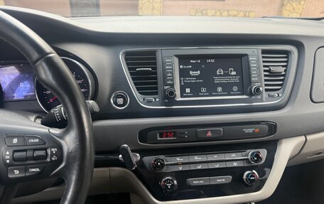 KIA Carnival III, 2017 год, 2 460 000 рублей, 7 фотография