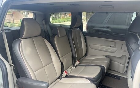KIA Carnival III, 2017 год, 2 460 000 рублей, 6 фотография