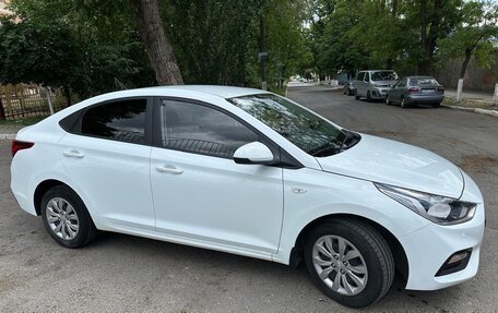 Hyundai Solaris II рестайлинг, 2019 год, 1 200 000 рублей, 4 фотография