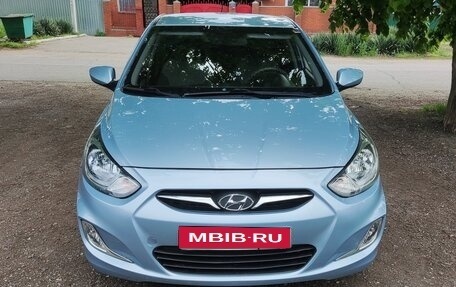 Hyundai Solaris II рестайлинг, 2011 год, 740 000 рублей, 1 фотография