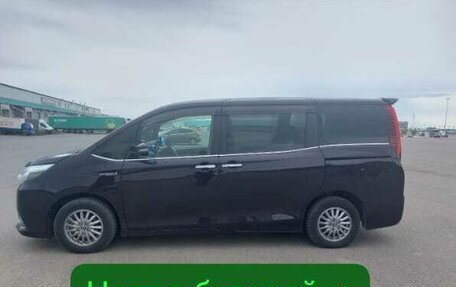 Toyota Esquire I, 2015 год, 1 800 000 рублей, 1 фотография