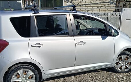 Toyota Ractis I, 2010 год, 800 000 рублей, 4 фотография