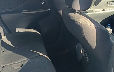 Toyota Ractis I, 2010 год, 800 000 рублей, 10 фотография