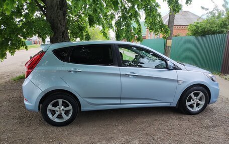 Hyundai Solaris II рестайлинг, 2011 год, 740 000 рублей, 3 фотография