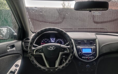 Hyundai Solaris II рестайлинг, 2011 год, 740 000 рублей, 14 фотография