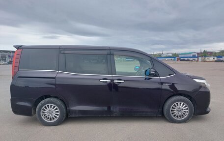 Toyota Esquire I, 2015 год, 1 800 000 рублей, 7 фотография