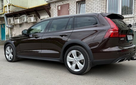 Volvo V60 Cross Country II, 2020 год, 4 100 000 рублей, 3 фотография