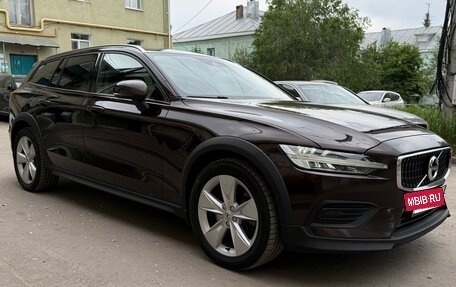 Volvo V60 Cross Country II, 2020 год, 4 100 000 рублей, 7 фотография