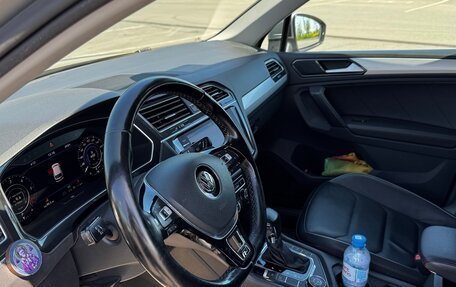 Volkswagen Tiguan II, 2018 год, 2 900 000 рублей, 13 фотография