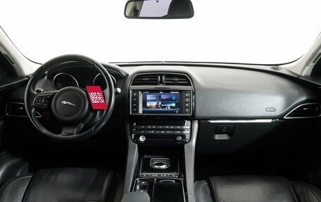 Jaguar F-Pace, 2016 год, 2 320 000 рублей, 15 фотография