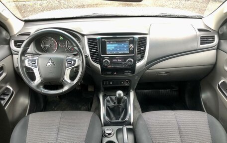 Mitsubishi L200 IV рестайлинг, 2017 год, 1 599 000 рублей, 10 фотография