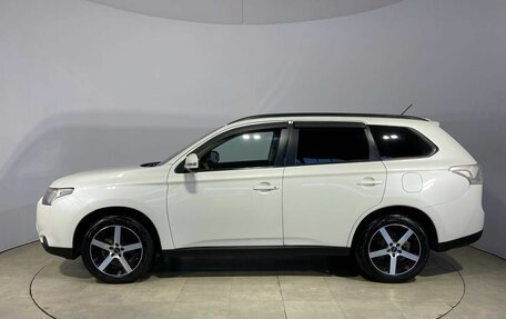 Mitsubishi Outlander III рестайлинг 3, 2013 год, 1 349 000 рублей, 10 фотография