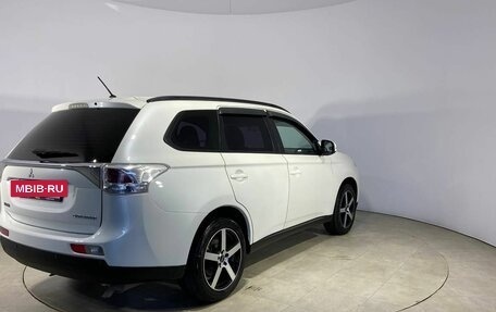 Mitsubishi Outlander III рестайлинг 3, 2013 год, 1 349 000 рублей, 6 фотография