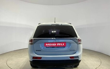 Mitsubishi Outlander III рестайлинг 3, 2013 год, 1 349 000 рублей, 7 фотография