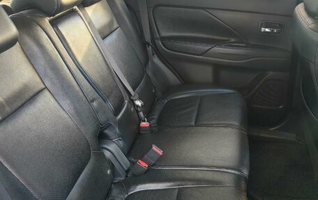 Mitsubishi Outlander III рестайлинг 3, 2014 год, 1 420 000 рублей, 9 фотография