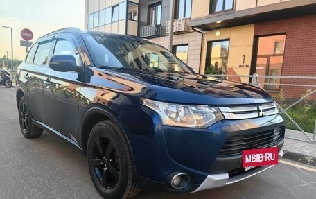 Mitsubishi Outlander III рестайлинг 3, 2014 год, 1 420 000 рублей, 2 фотография