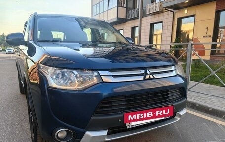 Mitsubishi Outlander III рестайлинг 3, 2014 год, 1 420 000 рублей, 3 фотография