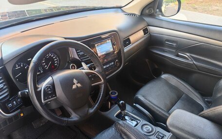 Mitsubishi Outlander III рестайлинг 3, 2014 год, 1 420 000 рублей, 20 фотография