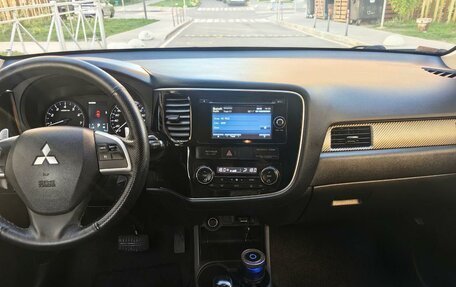 Mitsubishi Outlander III рестайлинг 3, 2014 год, 1 420 000 рублей, 16 фотография