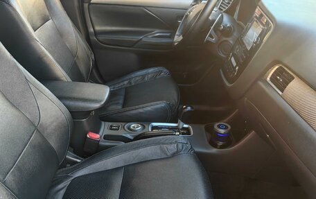 Mitsubishi Outlander III рестайлинг 3, 2014 год, 1 420 000 рублей, 25 фотография