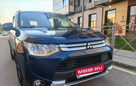 Mitsubishi Outlander III рестайлинг 3, 2014 год, 1 420 000 рублей, 19 фотография