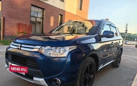 Mitsubishi Outlander III рестайлинг 3, 2014 год, 1 420 000 рублей, 24 фотография