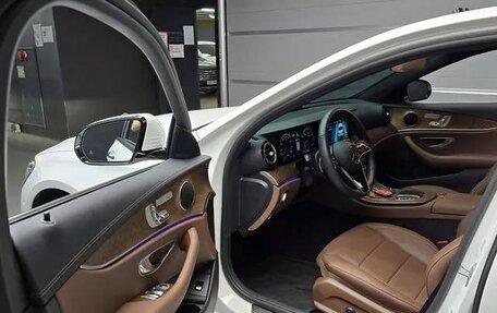 Mercedes-Benz E-Класс, 2021 год, 3 650 000 рублей, 5 фотография