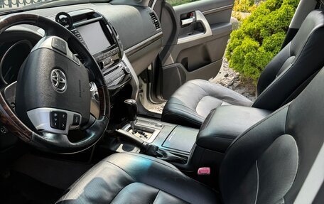 Toyota Land Cruiser 200, 2014 год, 3 990 000 рублей, 9 фотография