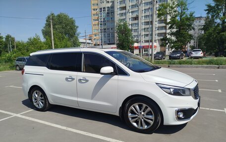 KIA Carnival III, 2017 год, 2 920 000 рублей, 2 фотография