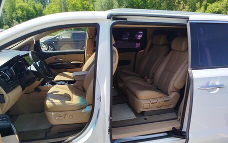 KIA Carnival III, 2017 год, 2 920 000 рублей, 11 фотография