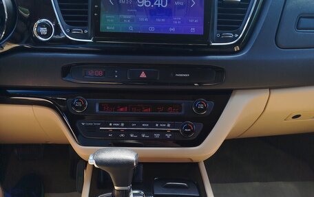 KIA Carnival III, 2017 год, 2 920 000 рублей, 26 фотография