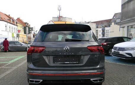 Volkswagen Tiguan II, 2021 год, 3 405 000 рублей, 6 фотография