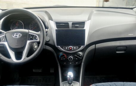 Hyundai Solaris II рестайлинг, 2011 год, 895 000 рублей, 13 фотография