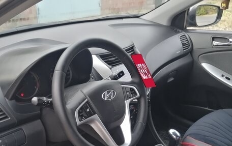 Hyundai Solaris II рестайлинг, 2011 год, 895 000 рублей, 10 фотография
