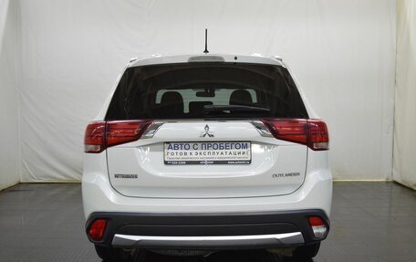 Mitsubishi Outlander III рестайлинг 3, 2016 год, 1 950 000 рублей, 6 фотография
