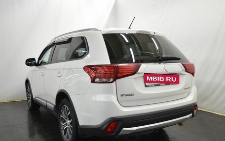 Mitsubishi Outlander III рестайлинг 3, 2016 год, 1 950 000 рублей, 7 фотография