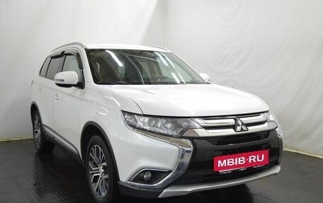 Mitsubishi Outlander III рестайлинг 3, 2016 год, 1 950 000 рублей, 3 фотография
