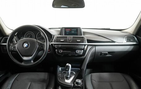 BMW 3 серия, 2018 год, 1 899 000 рублей, 15 фотография
