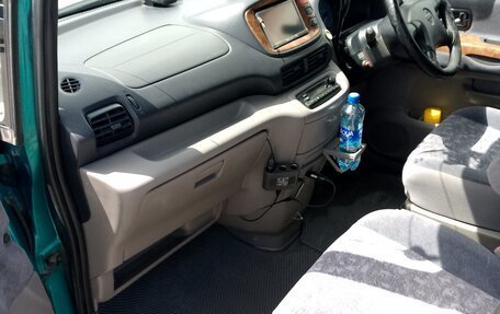 Nissan Serena II, 2001 год, 635 000 рублей, 2 фотография