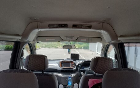 Nissan Serena II, 2001 год, 635 000 рублей, 12 фотография