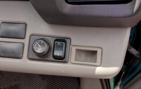 Nissan Serena II, 2001 год, 635 000 рублей, 15 фотография
