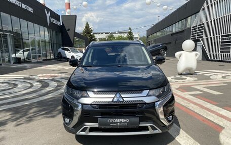 Mitsubishi Outlander III рестайлинг 3, 2019 год, 2 195 000 рублей, 2 фотография