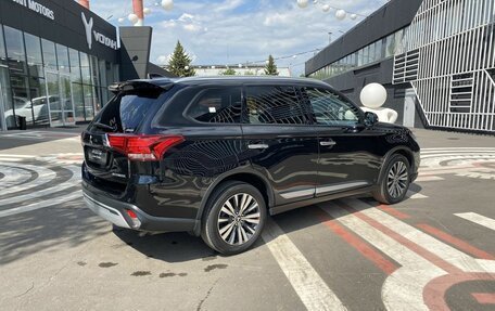 Mitsubishi Outlander III рестайлинг 3, 2019 год, 2 195 000 рублей, 6 фотография