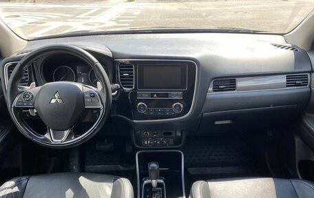 Mitsubishi Outlander III рестайлинг 3, 2019 год, 2 195 000 рублей, 7 фотография