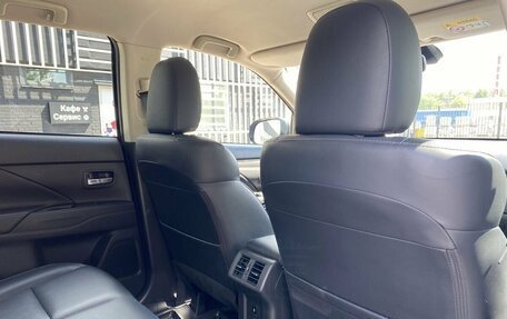 Mitsubishi Outlander III рестайлинг 3, 2019 год, 2 195 000 рублей, 16 фотография