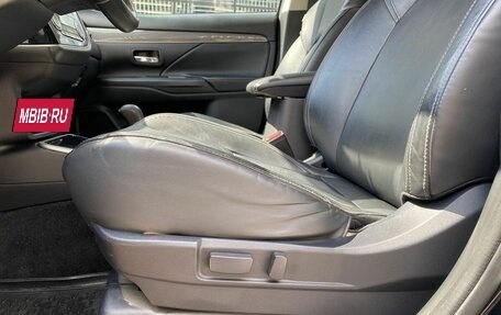 Mitsubishi Outlander III рестайлинг 3, 2019 год, 2 195 000 рублей, 10 фотография
