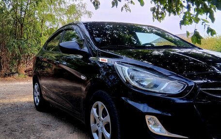 Hyundai Solaris II рестайлинг, 2011 год, 675 000 рублей, 2 фотография