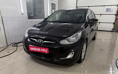 Hyundai Solaris II рестайлинг, 2012 год, 670 000 рублей, 2 фотография