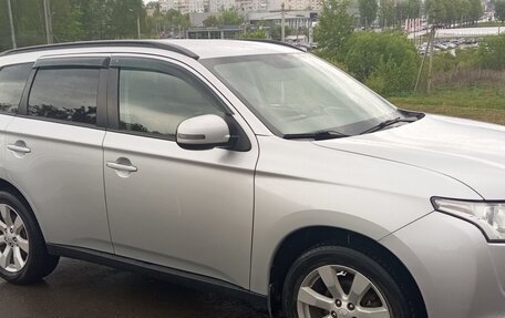 Mitsubishi Outlander III рестайлинг 3, 2014 год, 1 320 000 рублей, 1 фотография