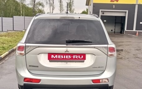 Mitsubishi Outlander III рестайлинг 3, 2014 год, 1 320 000 рублей, 4 фотография
